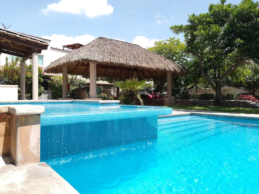 House with heated pool for the weekend - Image 1