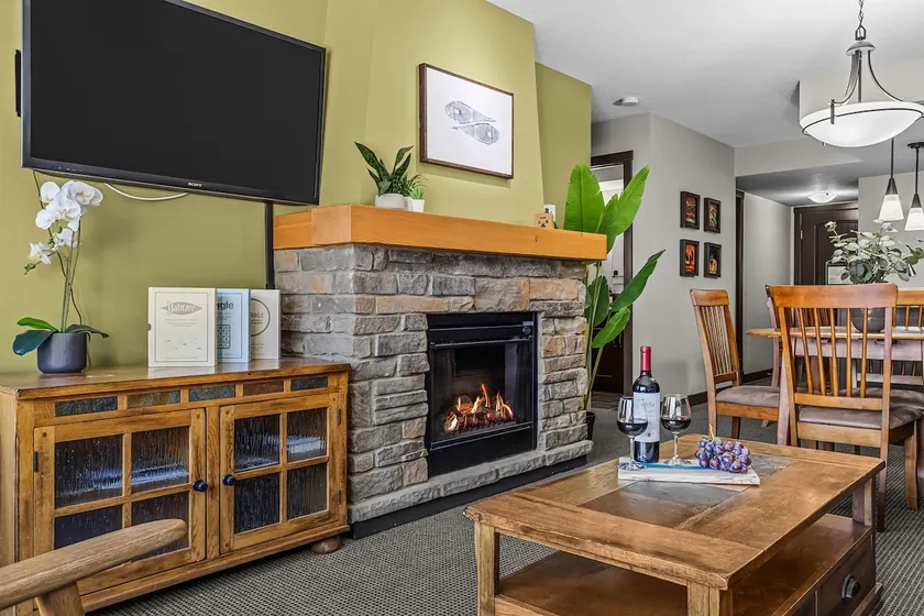 Scenic Mountain With Outdoor Hot Tub 1 Bedroom Den - Image 1