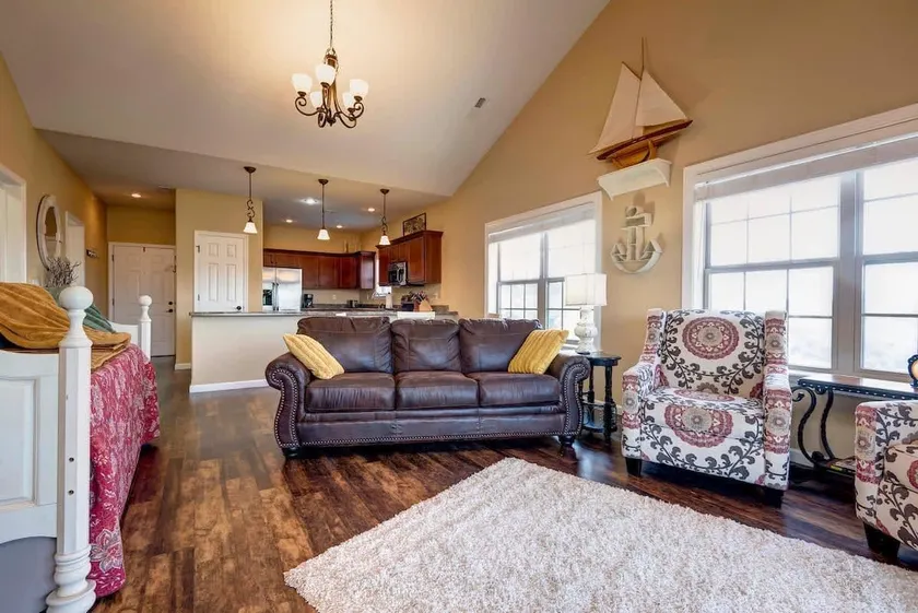 Lake Escape Penthouse Elevator Heated Indoor Pool Splashpad - Image 1