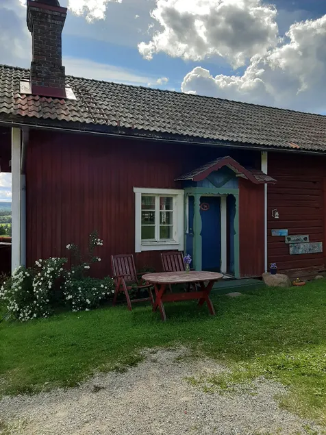 Guest house on a small farm - Image 1