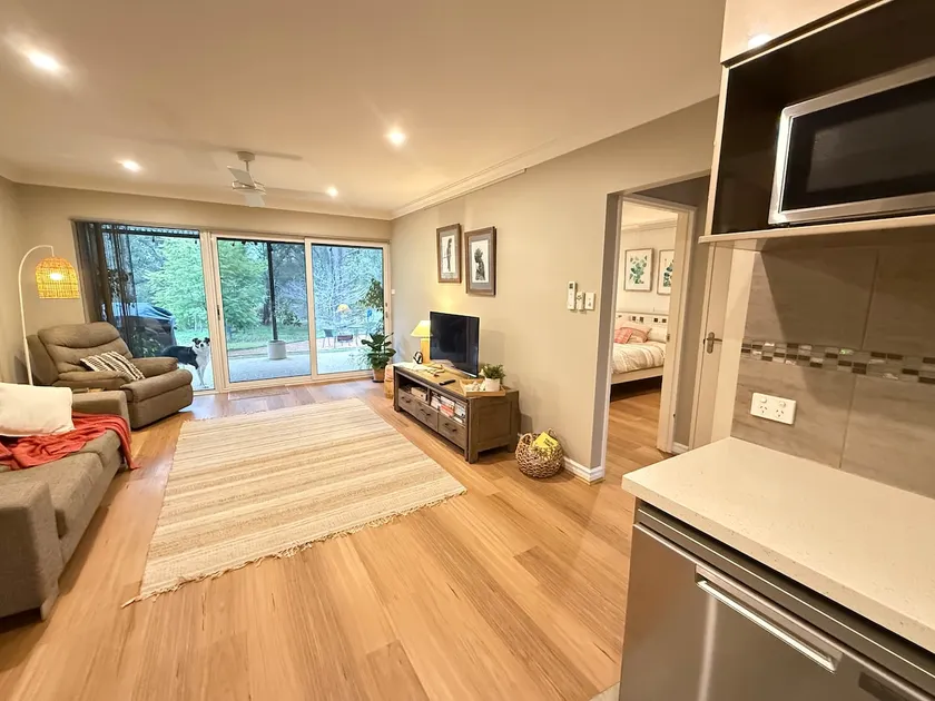 A relaxed luxury apartment set among the gum trees - Image 1