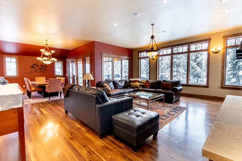 6 Bedrooms - Image 1