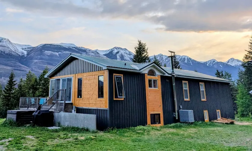 Riverview lodge -private hottub + wood-fired sauna - Image 1