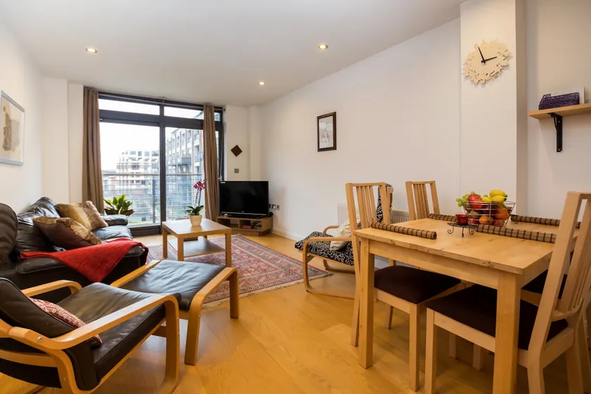 Splendid 2 BDR Apt with Panoramic View, Acton - Image 1