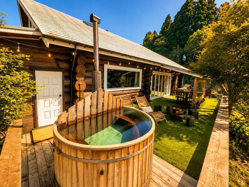 HOLIDAY HOME 3 - Image 1