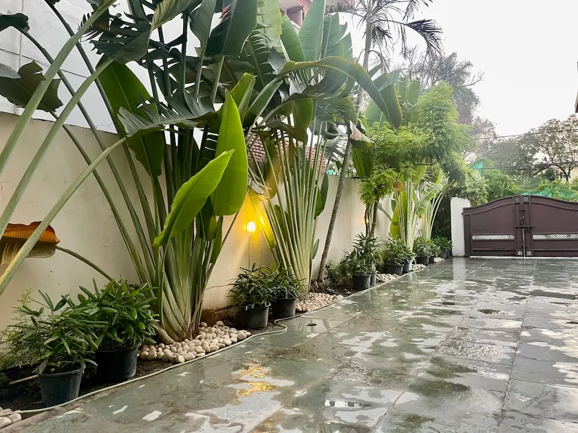 Charm Grove | 4BHK Villa Flr I Garden| City centre - Image 1