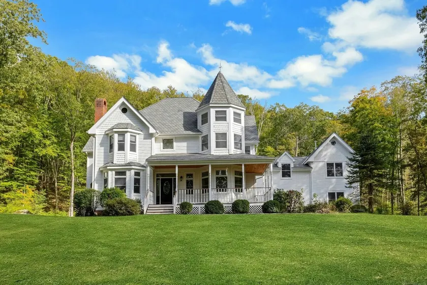 Private Luxury Stay in Expansive Home & Property - Image 1