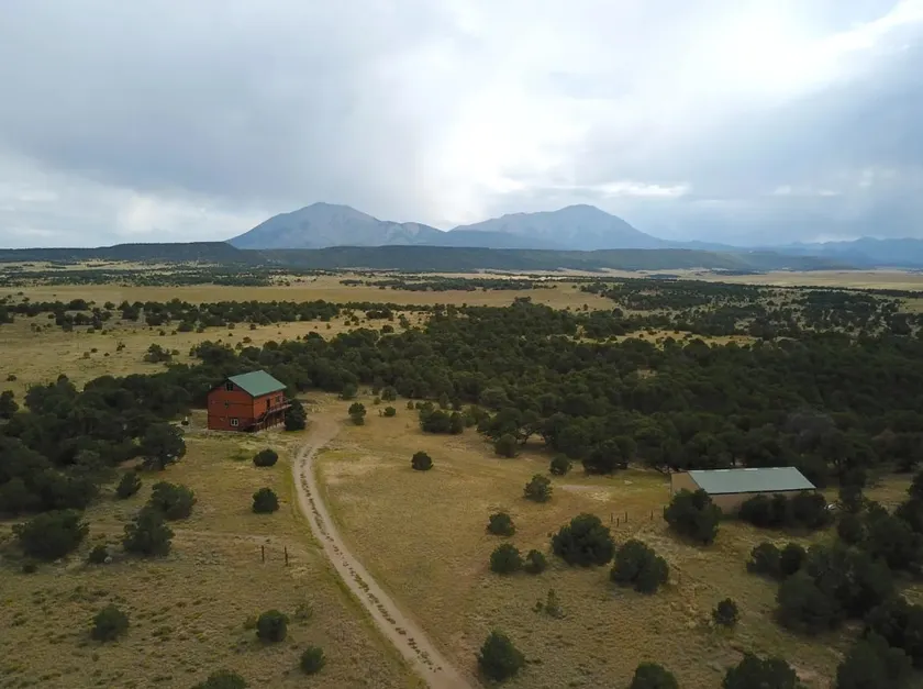 Off-grid beautiful mountain view - Image 1