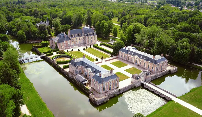 Gite des Cerfs, 13 people, courtyard, Château Ferté-Aubin - Image 1