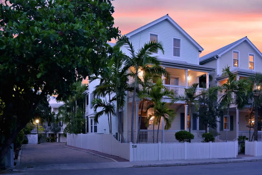 3 Story rummelig conch stil hjem med privat pool og dock! - Image 1