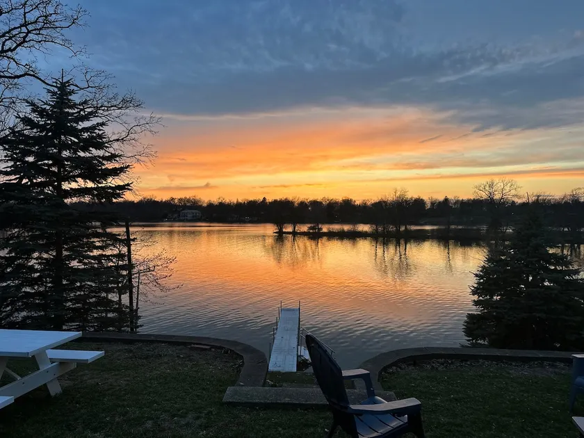 The Cozy Lake House, Dm me ?s Lake Front Property! - Image 1