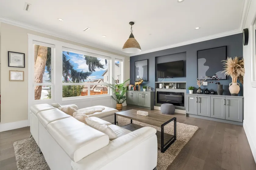 Five-star safe and comfortable AC house - Image 1