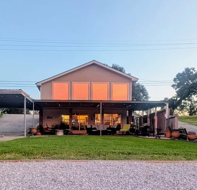 House on the water near Tiger Stadium - Image 1