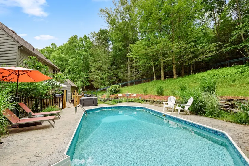 Hudson Valley Home with Pool & Jacuzzi - Image 1