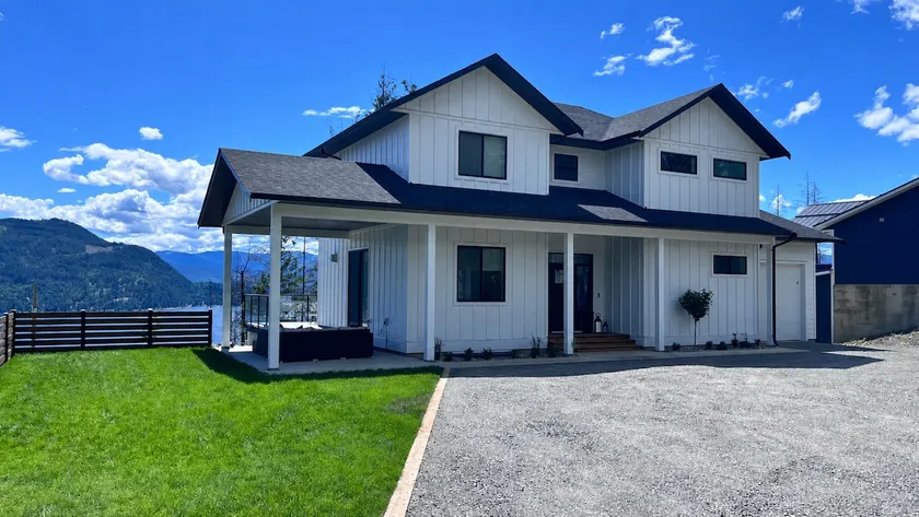 Lakeview Retreat Shuswap - Image 1