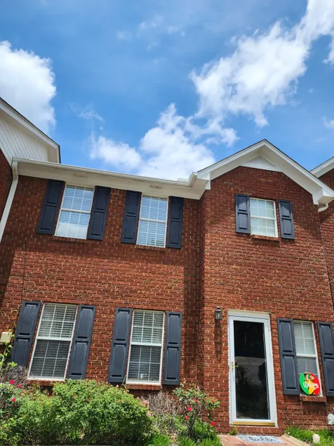 Townhouse on the lake - Image 1