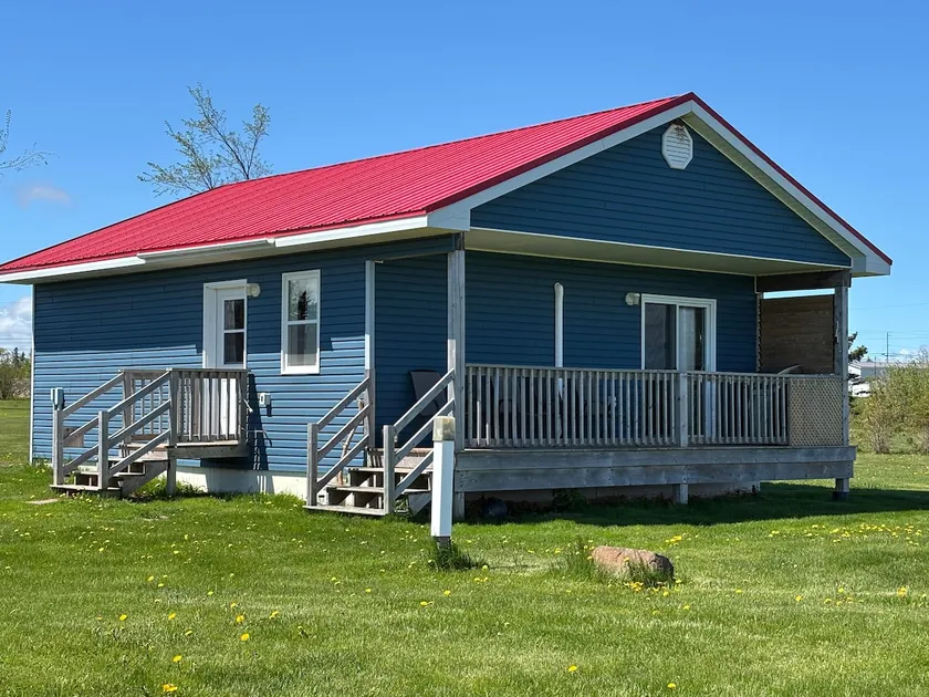 Seafoam Shore - Red Roof Cottage by the Sea - Image 1
