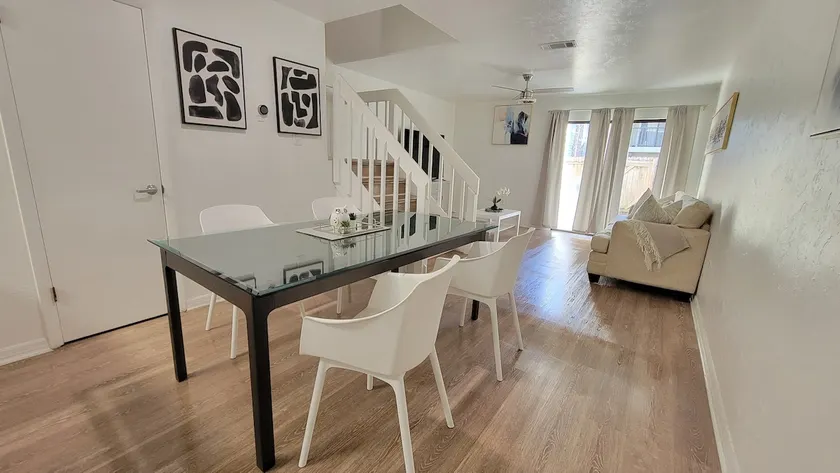 🌤Renovated townhouse 2bed 2bath 1 Mile to UF🏉 - Image 1