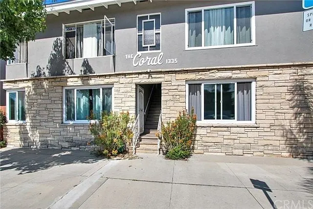 Private 1BR Retreat two blocks from the Beach - Image 1