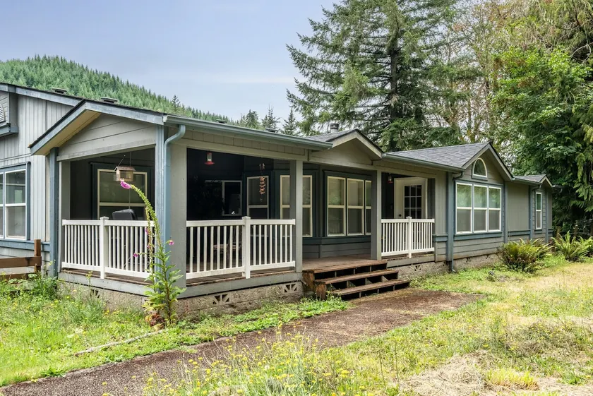 Forest Retreat on the River in Fall Creek - Image 1