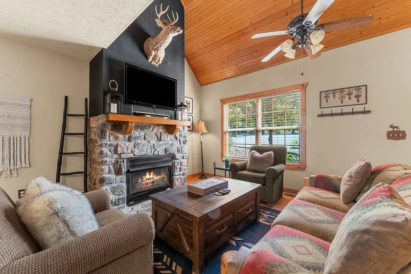 Cedar Ridge Cabin, Stonebridge Village - Image 1