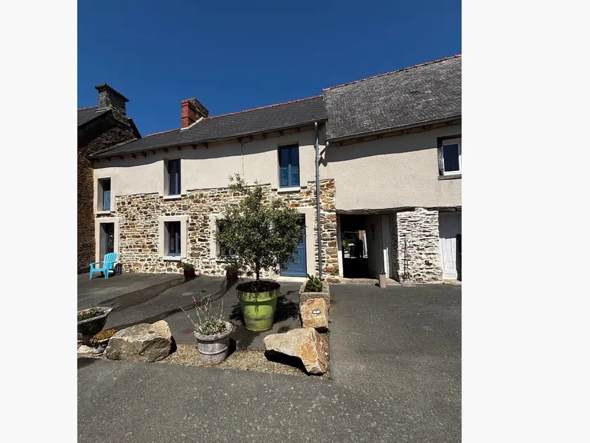 Bourg house no. 7 - Image 1