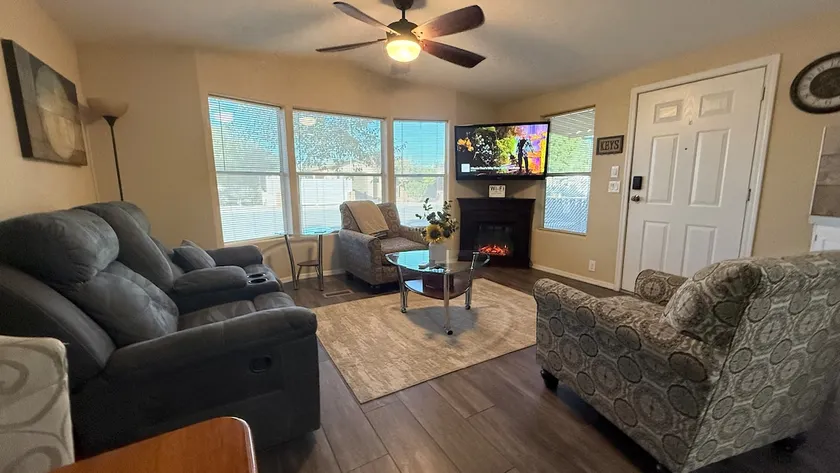 Foothills home 3 bed/ 1.5 bath/RV & Boat Parking - Image 1