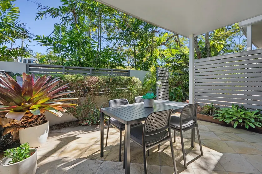 2 Bedroom Renovated Townhouse, Walk to Noosa River - Image 1