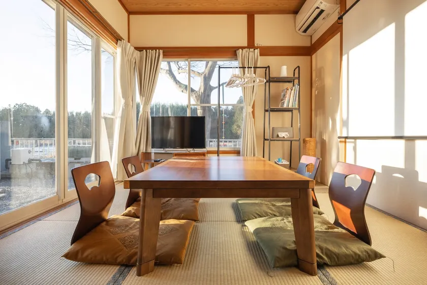 10 min from Airport by car/bus/pickup available - Image 1