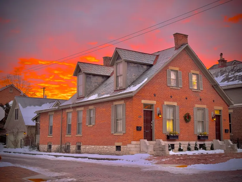Majestic Mohawk II • German Village •Schiller Park - Image 1