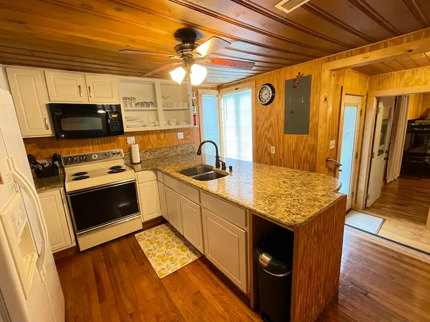 Ozarks Nightly Rentals, Twin Pines House - Image 1
