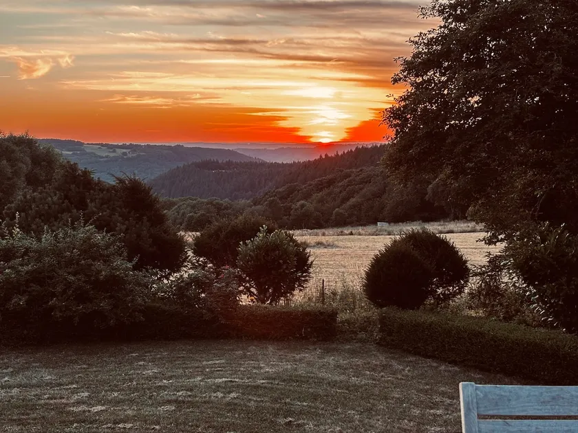 Charming Hideaway – Nature, Wine & Sundown Retreat - Image 1
