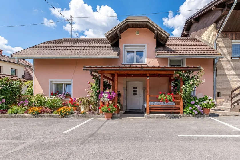Mržek House with Sauna near Bloke Lake - Happy Rentals - Image 1