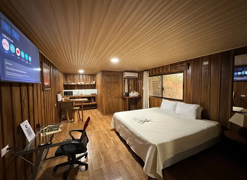 Hummingbird Loft · AC · Private Balcony - Image 1