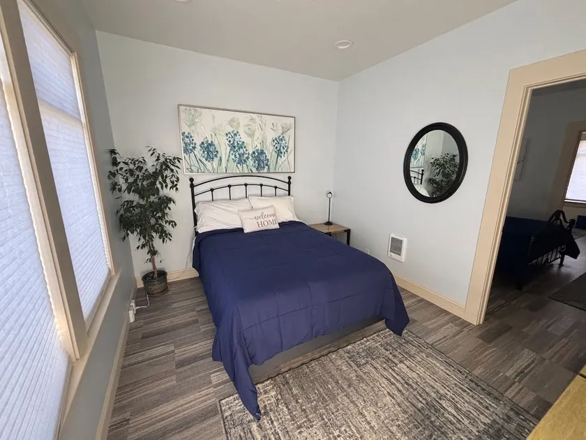 Entire place sleeps 4 with free attraction passes - Image 1