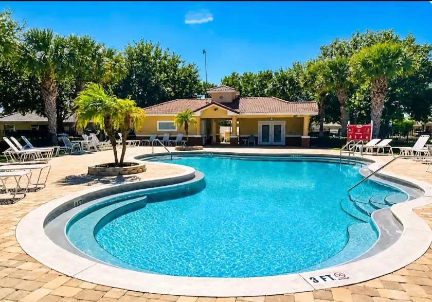 Family Resort Near Legoland w/Heated Pools & Spa - Image 1