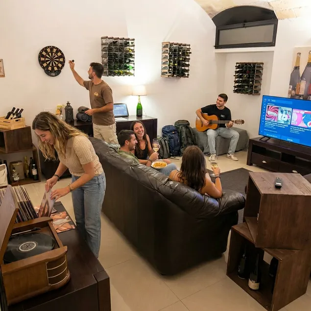 The wine cave _Stylish 110sqm Flat, Strong WiFi, AC, Milan Central Station - Image 1