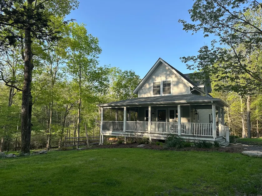 Country Getaway with Mountain View - Image 1