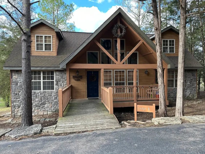 Walk-in! Lodge #1 StoneBridge- Accessible, Rustic 4 Beds / 4 Bath Master Suites - Image 1