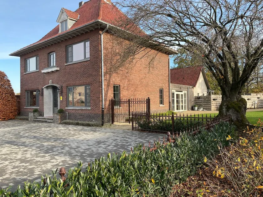 Rural holiday home with large garden - Image 1