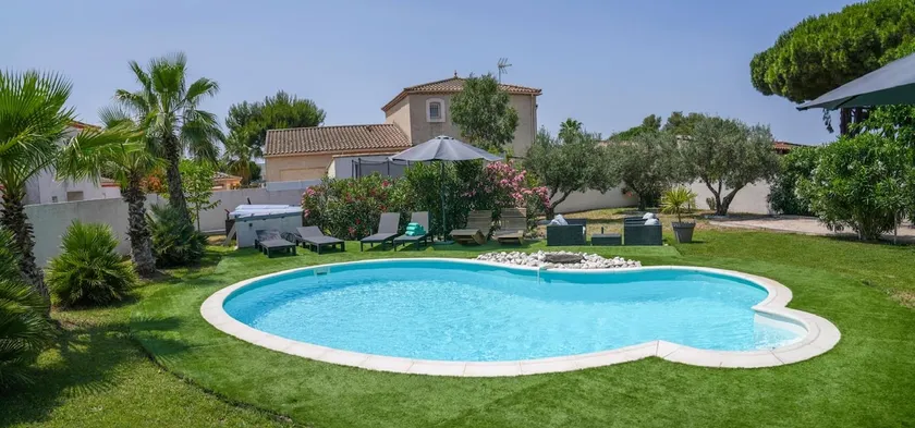 Superbe maison et piscine sur terrain de 1000m² - Image 1