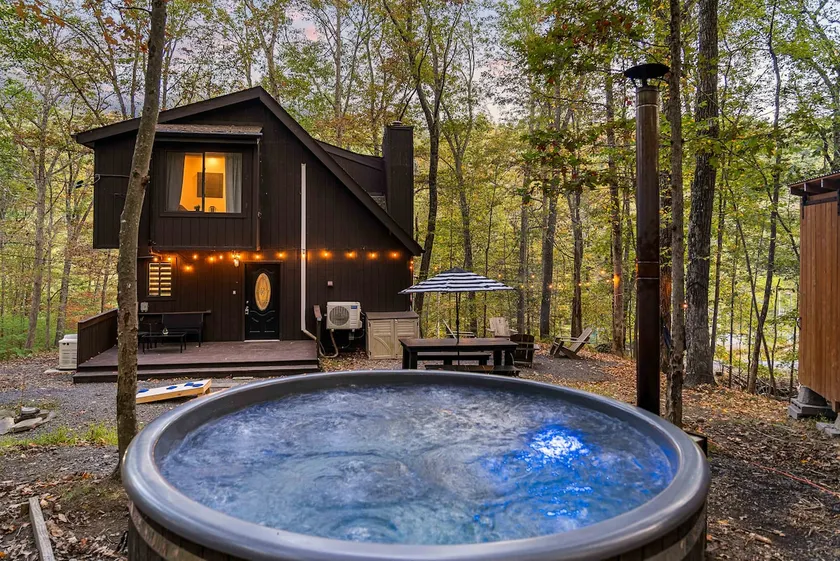 BLVCK Cabin 1  w/ wood  HotTub  near Bushkill Falls - Image 1
