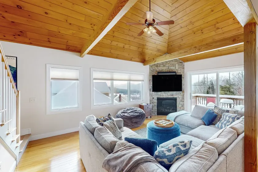 Slopeside 3BR Ski In/Out Mountainview 3rd-Floor - Image 1