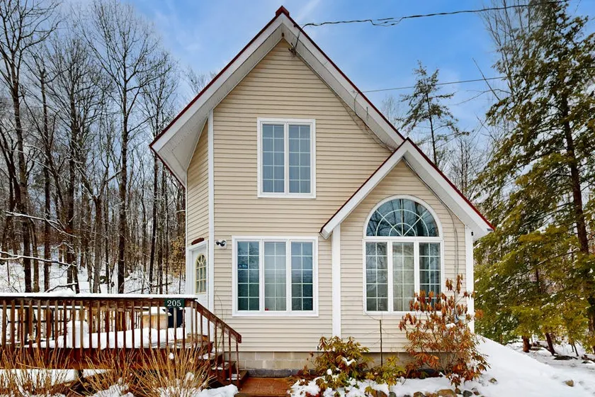 2BR Dog Friendly | Fireplace | Deck | Firepit - Image 1
