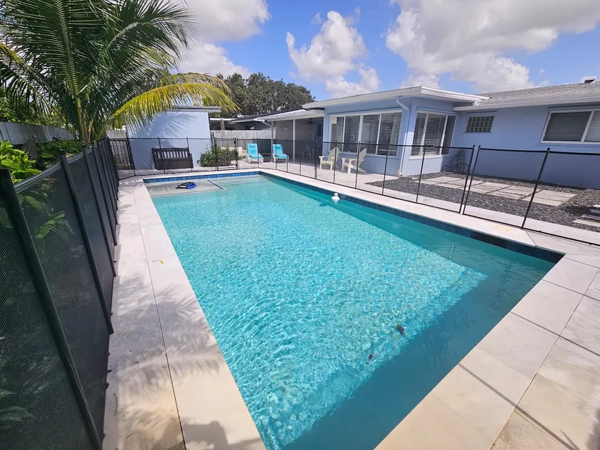 Beautiful Cozy 2BR Family Home with Pool - Image 1
