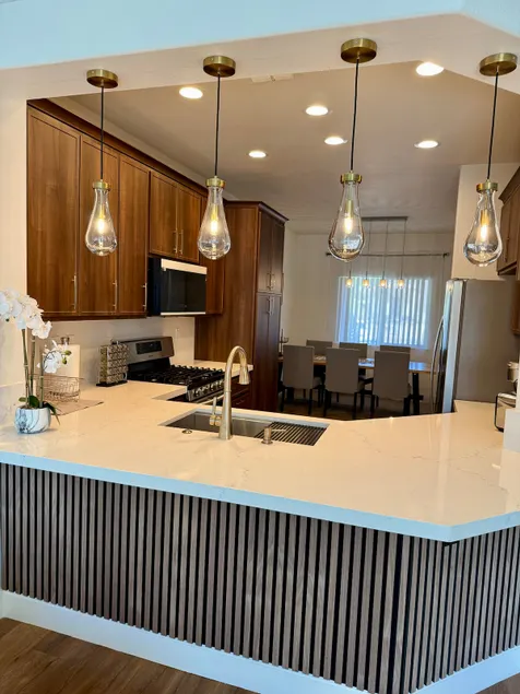 Super Clean & Cozy Home in the Court at the Park! - Image 1