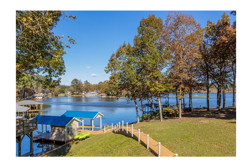 Pearl of the Lake on Lake Gaston! Quiet cove with beauitful views - Image 1