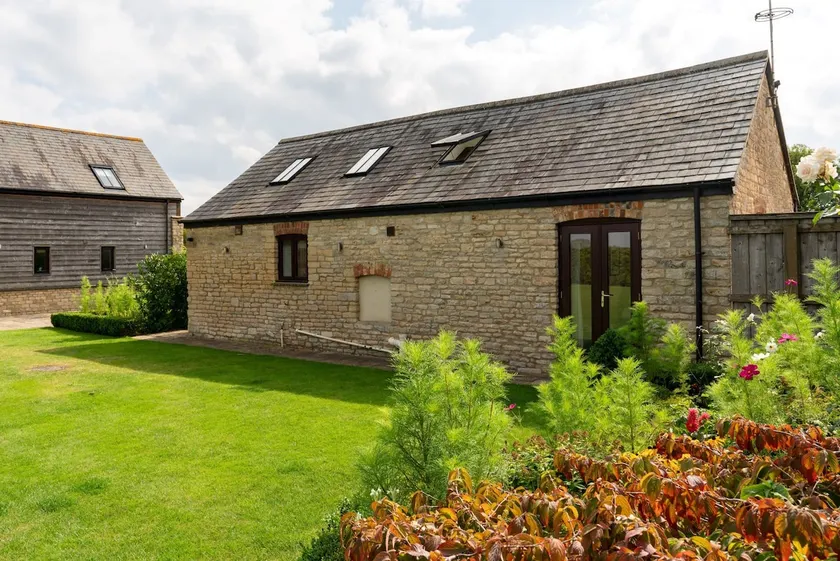 Coursehill Barn - Image 1