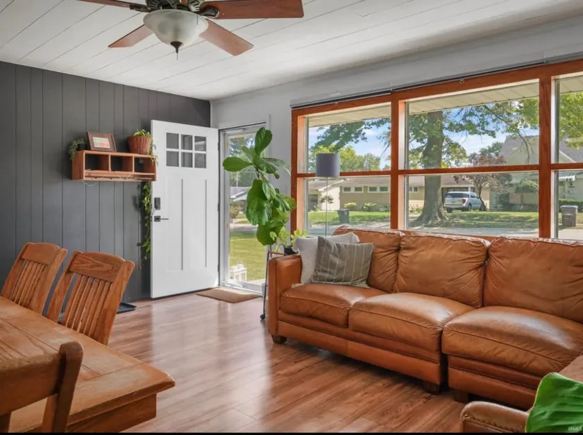 Beautiful Mid Century Home (close to downtown) - Image 1