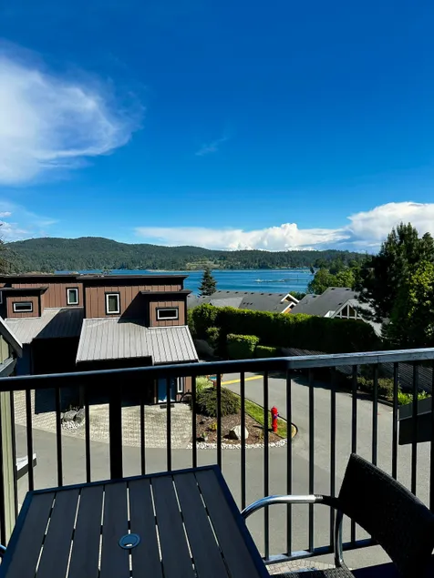 Race Rocks Townhouse - Pet Friendly Sooke Rental - Image 1